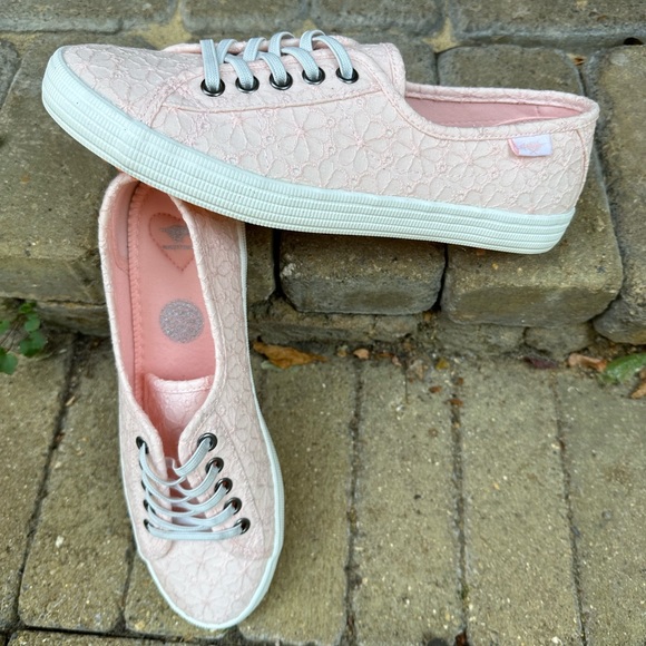 New in Box Rocket Dog Women’s Pink Eyelet Trainer UK 6/39 - Picture 2 of 6